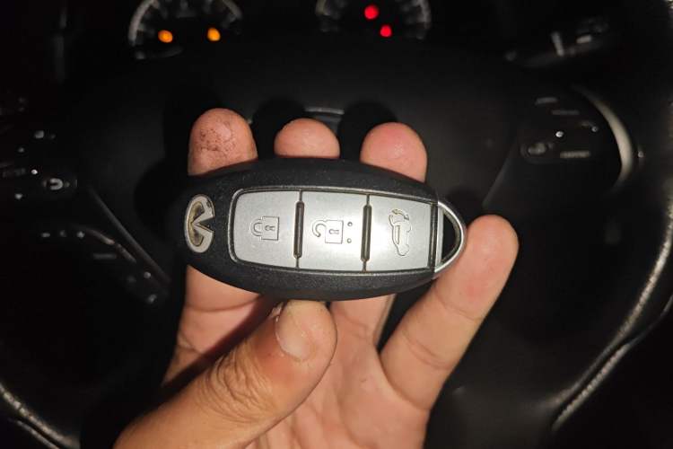 Used Infiniti JX 2013 JX35 Two-Wheel-Drive Excellence Edition
