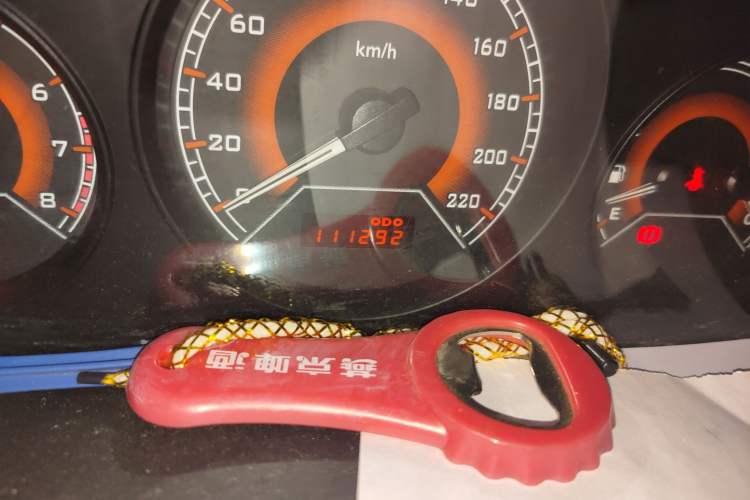 Used Soueast V3 Lingyue 2014 1.5L Manual Entry-Level Version Odometer Close Up