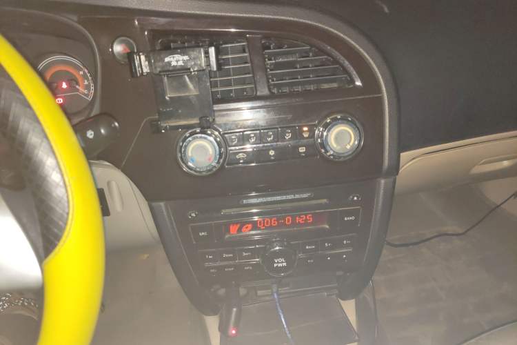 Used Soueast V3 Lingyue 2014 1.5L Manual Entry-Level Version Audio And AC Panel