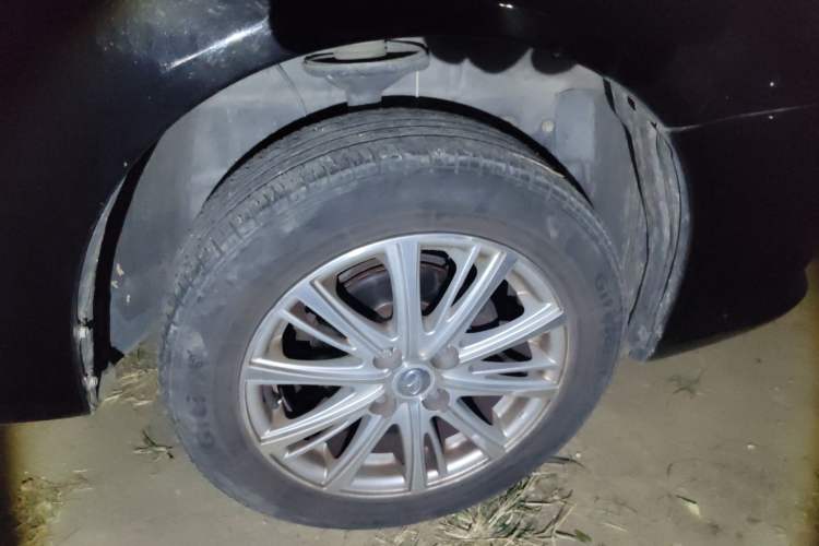 Used Soueast V3 Lingyue 2014 1.5L Manual Entry-Level Version Right Front Wheel Hub