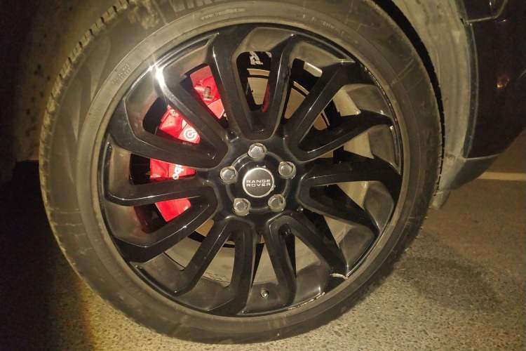 Used Land Rover Range 2010 5.0 NA V8 HSE Right Front Wheel Hub
