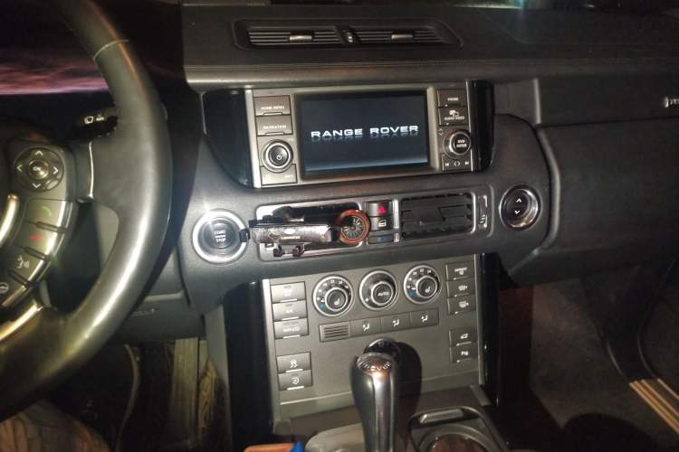 Used Land Rover Range 2010 5.0 NA V8 HSE Audio And AC Panel