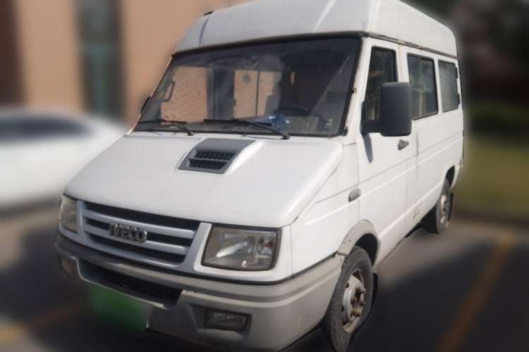 Used Iveco Daily 2012 2.5T-A35 Logistics Version 1 Mid-Roof