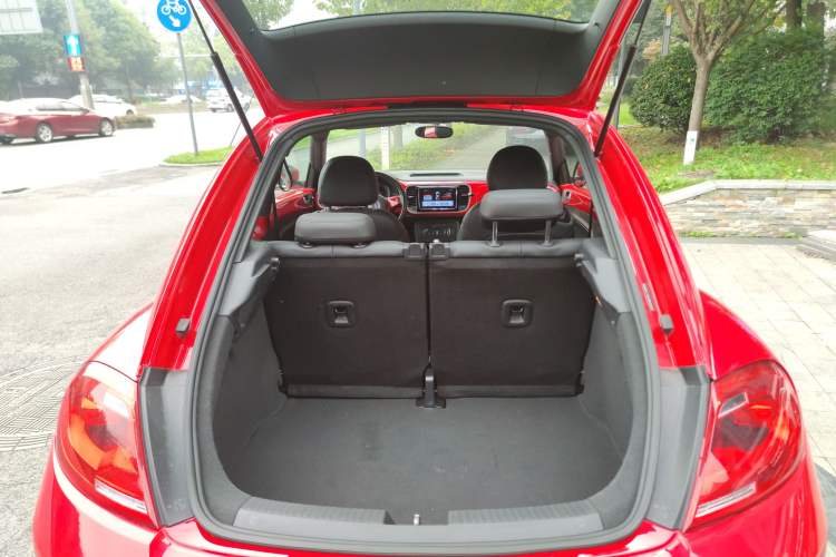 Used Volkswagen Beetle 2015 180TSI model
