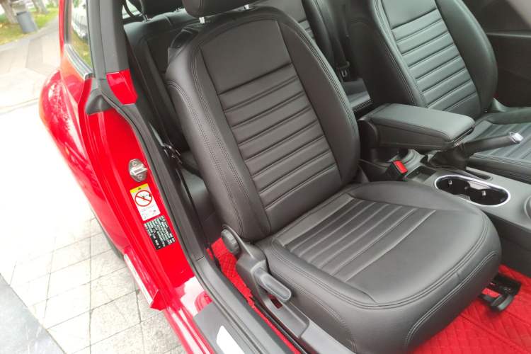 Used Volkswagen Beetle 2015 180TSI model
