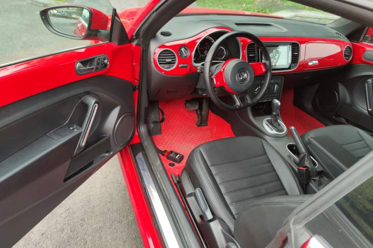 Used Volkswagen Beetle 2015 180TSI model
