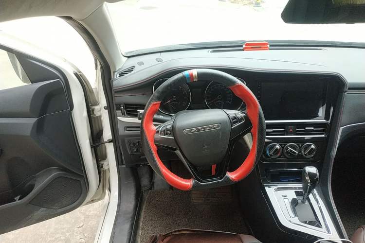 Used Venucia T70 2020 2.0L CVT Luxury Edition China VI Standard
