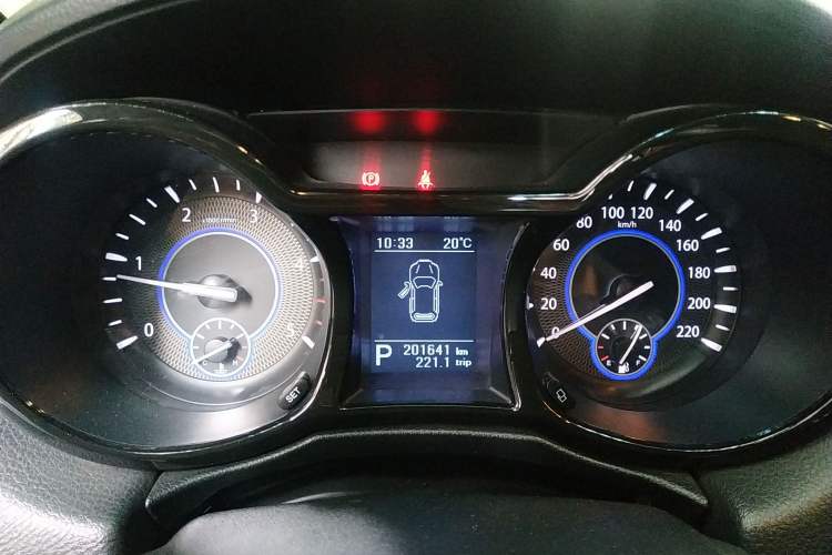Used JMC Yusheng S350 2014 2.4T Automatic 2WD Diesel Luxury Version with Sunroof 7 Seats
