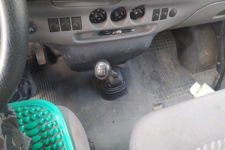 Used Ford Classic Transit 2015 2.8T Diesel Multi-Function Vehicle Short Wheelbase 6-Seater Mid-Roof Edition JX493ZLQ4
