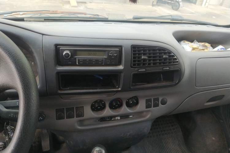 Used Ford Classic Transit 2015 2.8T Diesel Multi-Function Vehicle Short Wheelbase 6-Seater Mid-Roof Edition JX493ZLQ4
