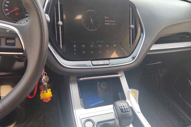 Used JETOUR X70 2022 1.5T Manual Le Xing Edition 7 Seats Audio And AC Panel