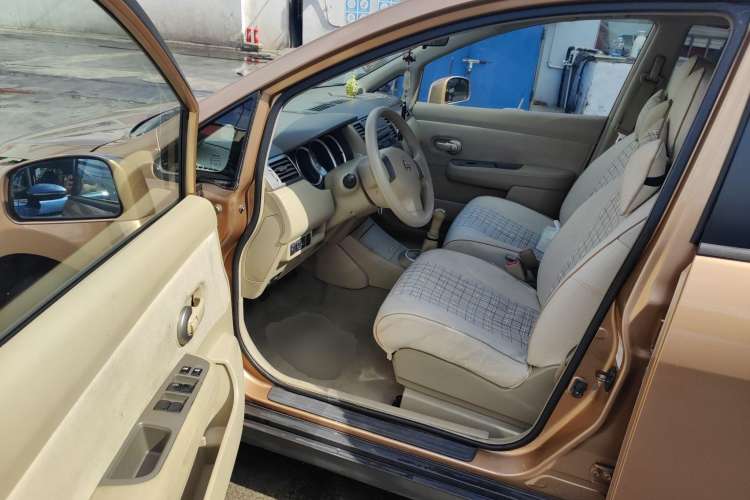 Used Nissan Tiida 2008 1.6L Manual Fashion Model
