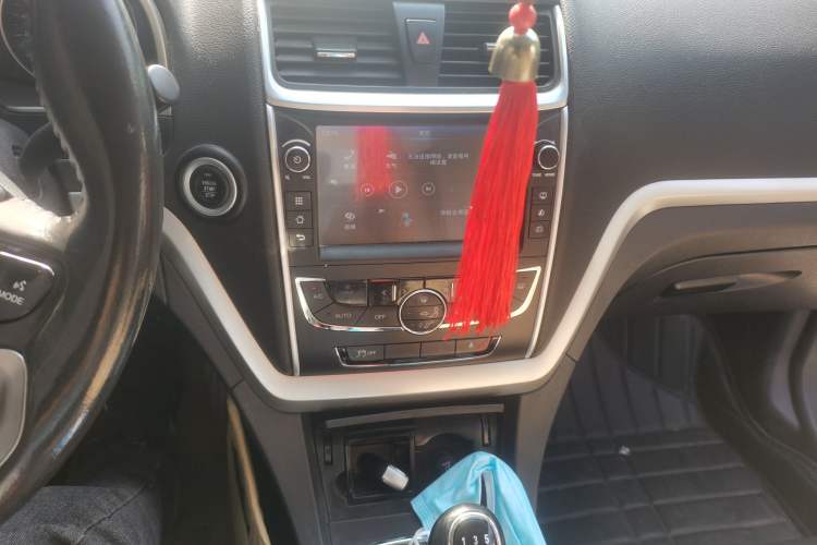 Used Geely Auto Emgrand 2016 Sedan 1.5L Manual Upward Edition Audio And AC Panel