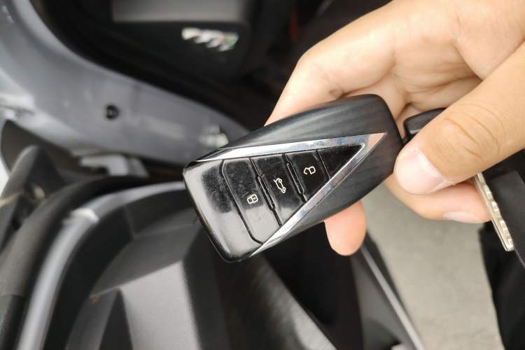 Used Venucia V 2021 260T Idol Edition
