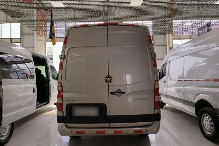 Used Foton Toano 2023 2.0T Manual Jixiang Van Long Wheelbase Mid-Height Rear Single Tire 3-Seater
