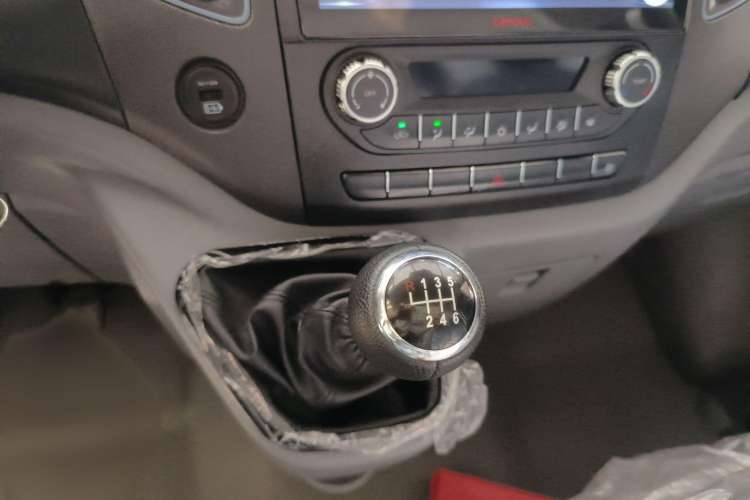 Used Foton Toano 2023 2.0T Manual Jixiang Van Long Wheelbase Mid-Height Rear Single Tire 3-Seater
