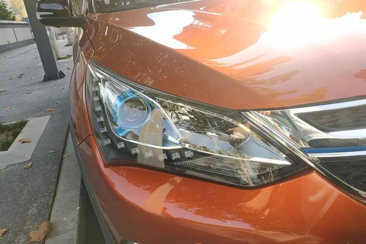 Used BYD Song New Energy 2017 Song DM 1.5TID All-Wheel Drive Luxury Model Right Front Headlight