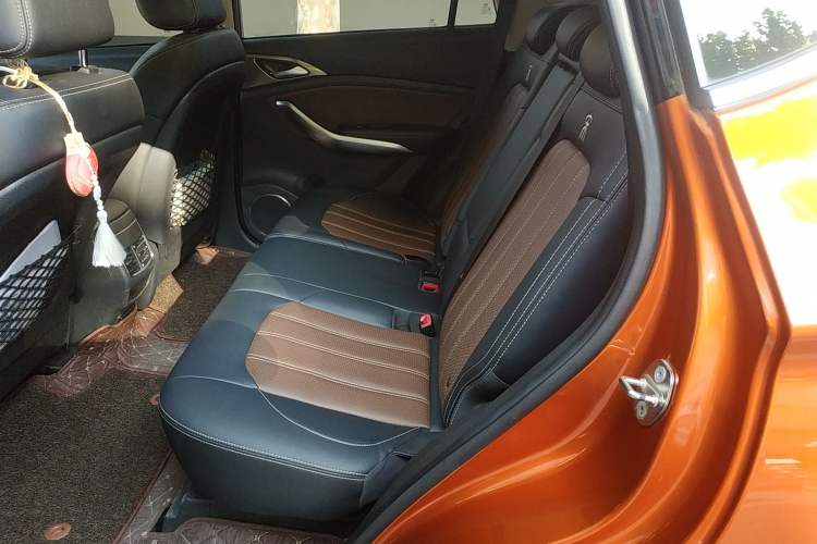 Used BYD Song New Energy 2017 Song DM 1.5TID All-Wheel Drive Luxury Model Left Rear Seat