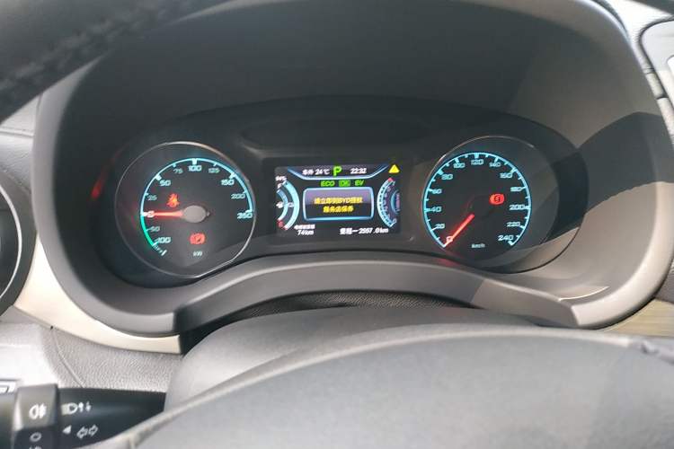Used BYD Song New Energy 2017 Song DM 1.5TID All-Wheel Drive Luxury Model Instrument Cluster