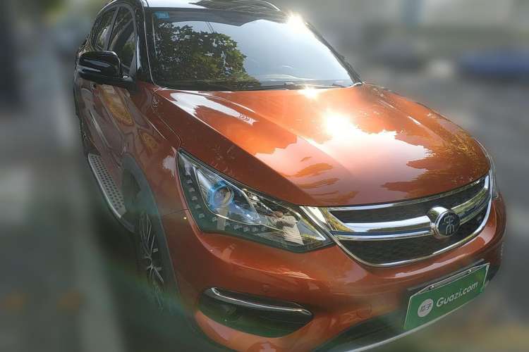 Used BYD Song New Energy 2017 Song DM 1.5TID All-Wheel Drive Luxury Model Front Right 45 Deg