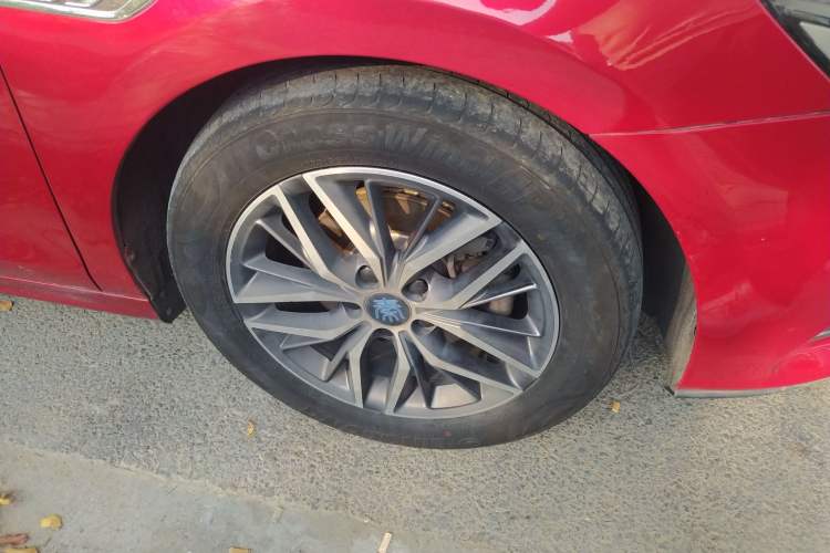 Used BYD Qin Pro New Energy 2018 EV500 Smart Connect Elite Model Right Front Wheel Hub