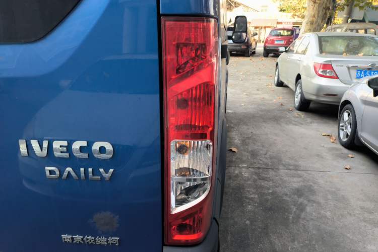 Used Iveco  2021 3.0T Automatic Chaorui Short Wheelbase High-Roof Side-Sliding Door F1C