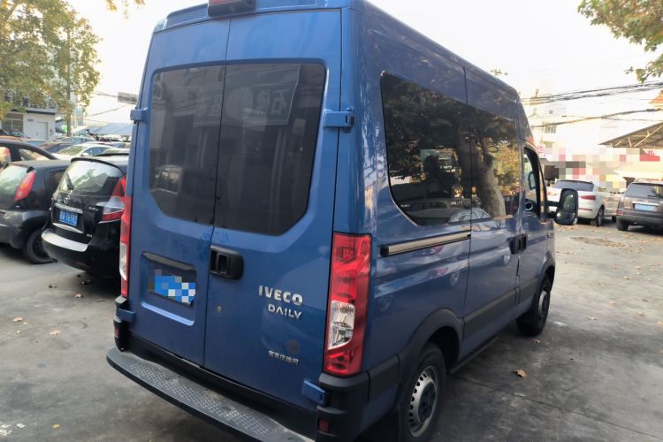 Used Iveco  2021 3.0T Automatic Chaorui Short Wheelbase High-Roof Side-Sliding Door F1C