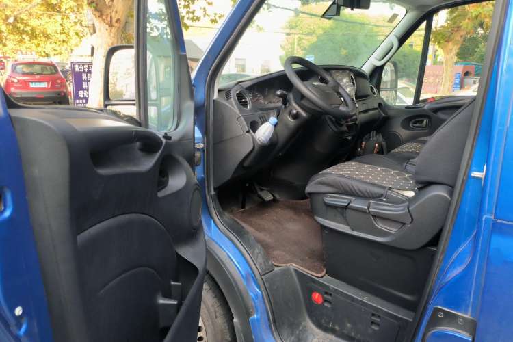 Used Iveco  2021 3.0T Automatic Chaorui Short Wheelbase High-Roof Side-Sliding Door F1C