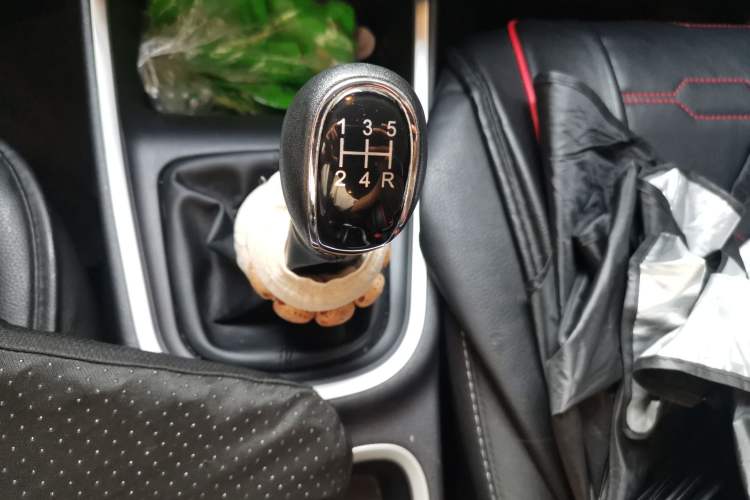 Used SRM Gold Hiace M Classic 2022 1.5L Engineering Lion Passenger Vehicle 6 Seats
