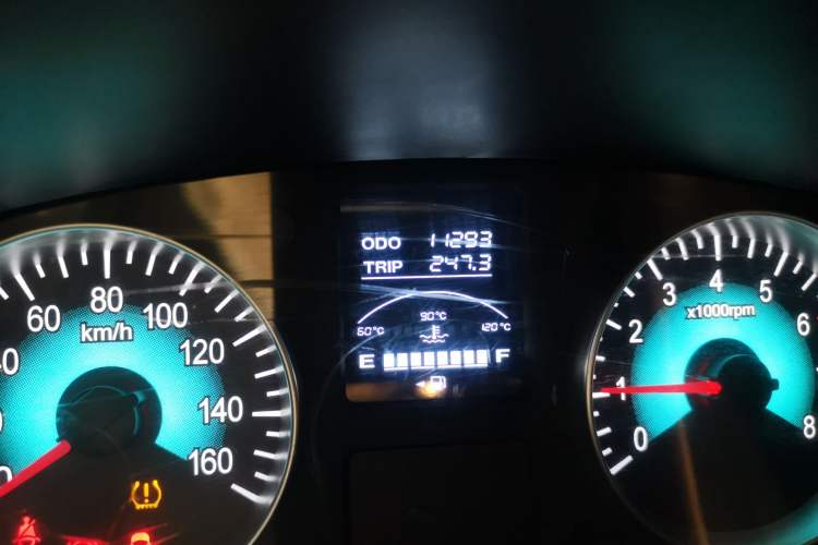 Used SRM Gold Hiace M Classic 2022 1.5L Engineering Lion Passenger Vehicle 6 Seats
