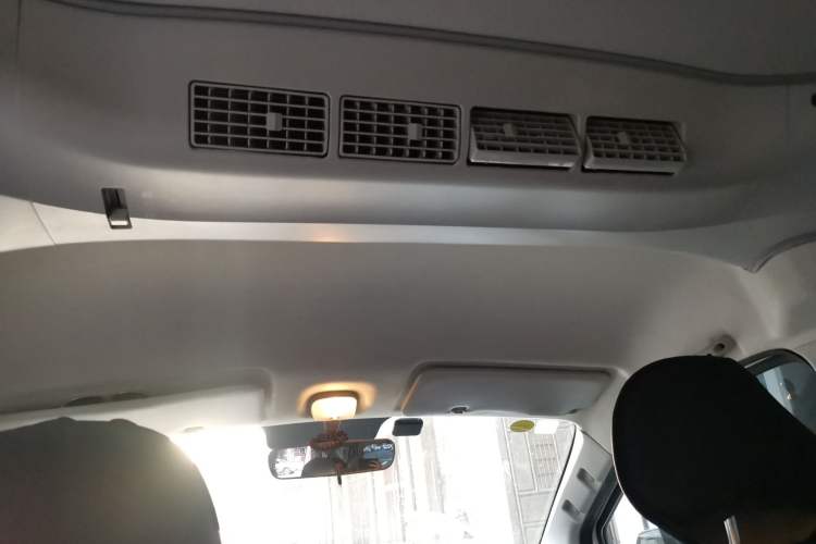 Used SRM Gold Hiace M Classic 2022 1.5L Engineering Lion Passenger Vehicle 6 Seats
