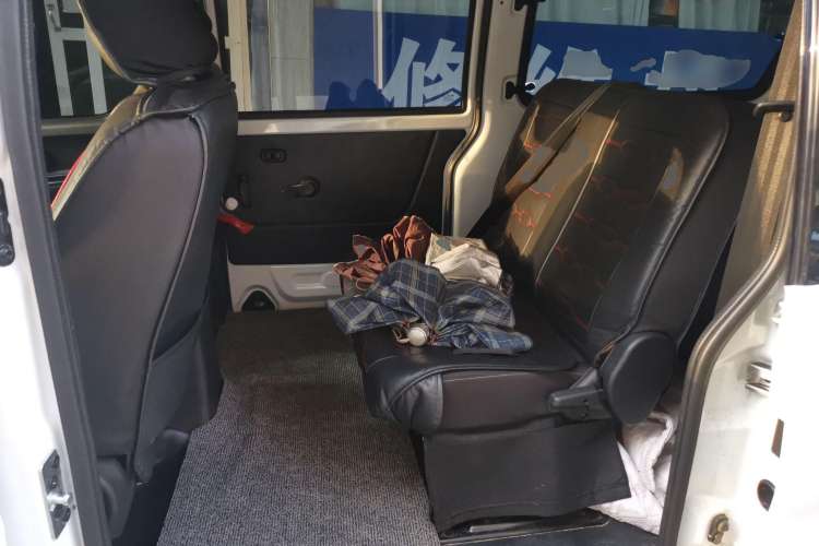 Used SRM Gold Hiace M Classic 2022 1.5L Engineering Lion Passenger Vehicle 6 Seats
