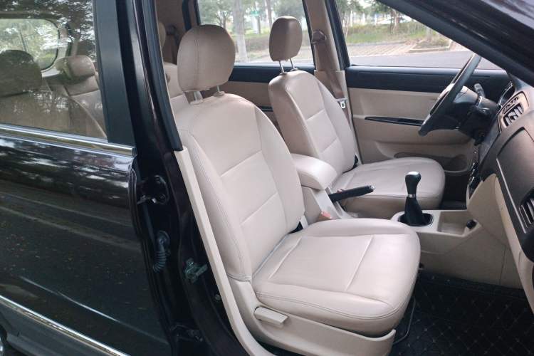 Used Dongfeng Fengon 370 2016 1.5L Manual Standard Edition SFG15-05 7 Seats