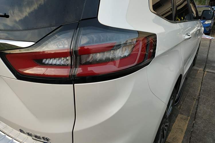 Used Ford Edge 2021 Facelifted PLUS EcoBoost 245 Two-Wheel Drive XLT 7-Seater