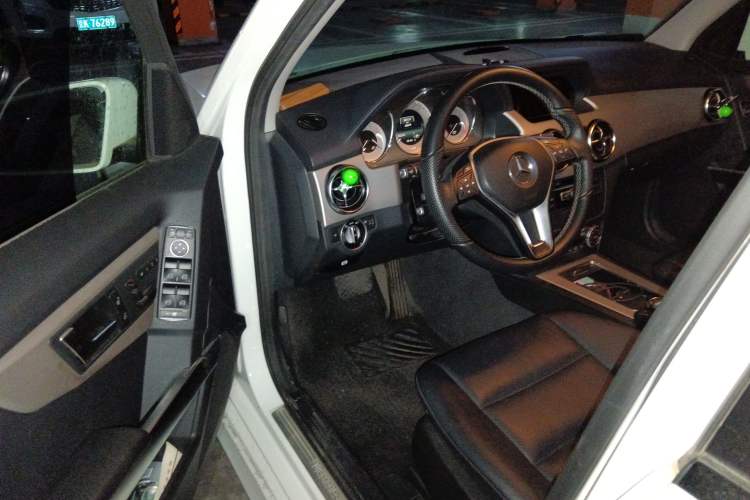 Used Mercedes-Benz GLK-Class 2014 GLK 260 4MATIC Dynamic Model
