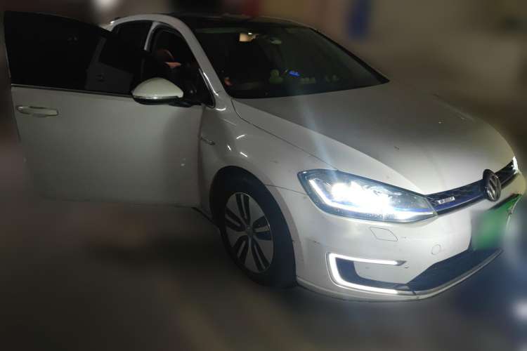 Used Volkswagen Golf Pure Electric 2020 Chari Front Right 45 Deg