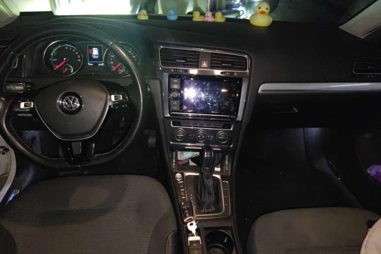 Used Volkswagen Golf Pure Electric 2020 Chari Center Console