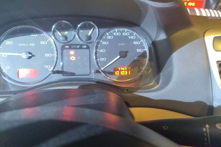 Used Peugeot 307 2008 Hatchback 2.0L Automatic Deluxe Edition Odometer Close Up