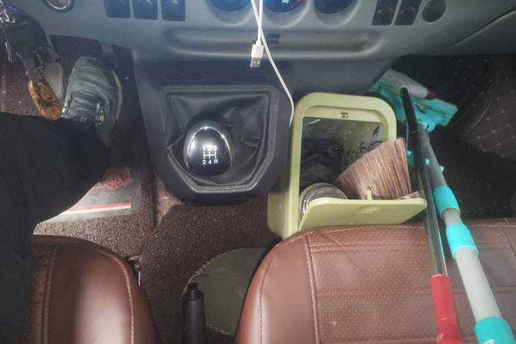 Used JMC Transit 2017 2.8T Commercial Version Short Wheelbase Mid-Roof 6/7/8-Seater JX493