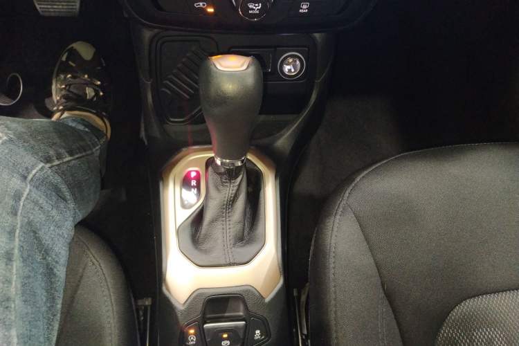 Used Jeep Renegade 2018 Connected Large Screen Version 180T Automatic High-Energy Edition
