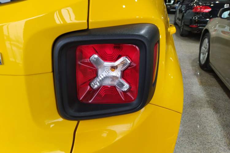 Used Jeep Renegade 2018 Connected Large Screen Version 180T Automatic High-Energy Edition
