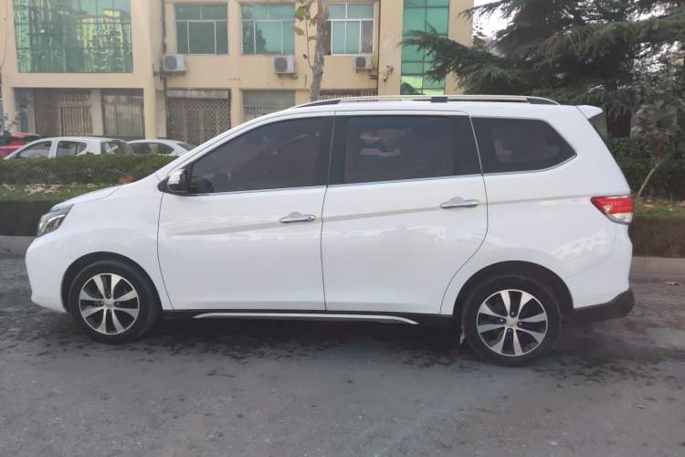 Used Venucia M50V 2017 1.6L XL CVT Luxury Edition
