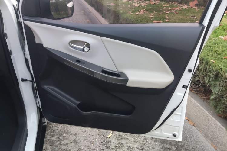 Used Venucia M50V 2017 1.6L XL CVT Luxury Edition
