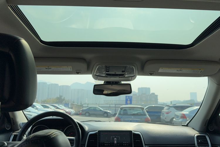 Used Jeep Grand Cherokee 2011 Revised Version 3.6L Comfort Edition
