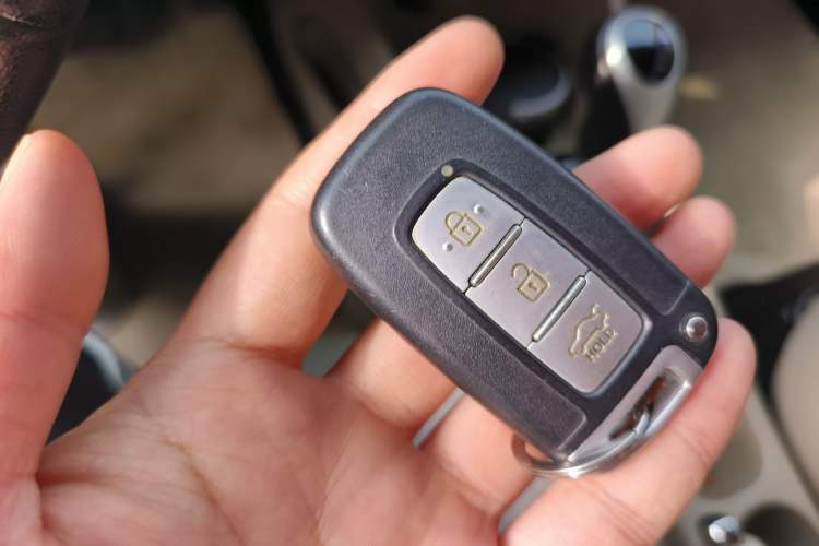 Used Kia K2 2011 Sedan 1.6L Automatic Transmission Premium
