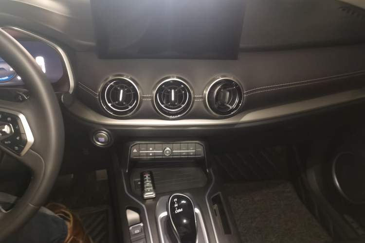 Used Wey VV6 2021 2.0T Two-Wheel Drive Smart Protection+
