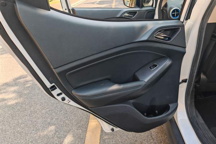 Used BYD Yuan New Energy 2018 EV360 Smart Connected Cool Model
