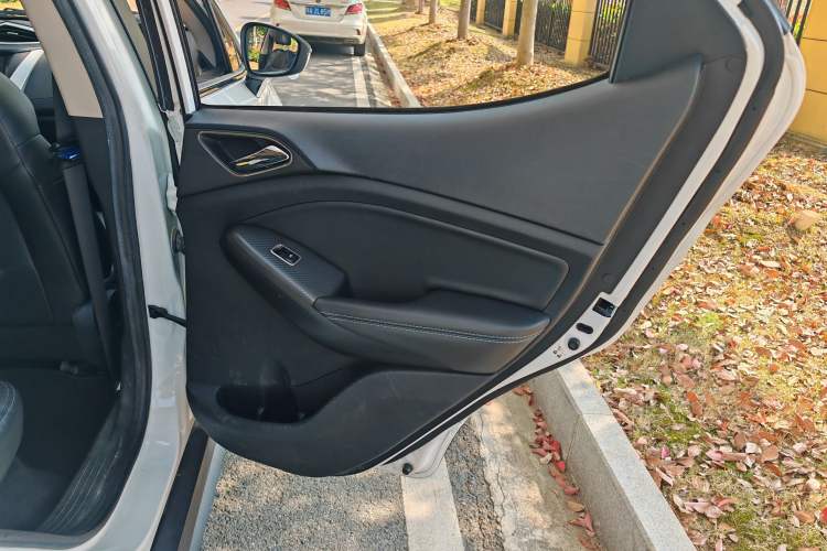 Used BYD Yuan New Energy 2018 EV360 Smart Connected Cool Model
