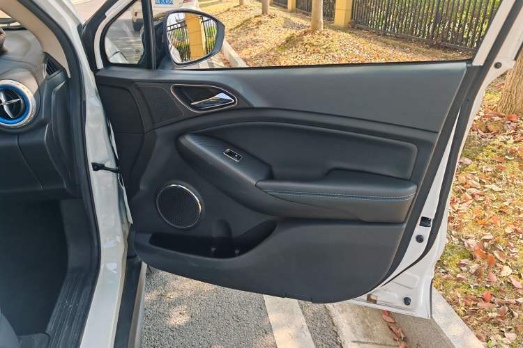 Used BYD Yuan New Energy 2018 EV360 Smart Connected Cool Model
