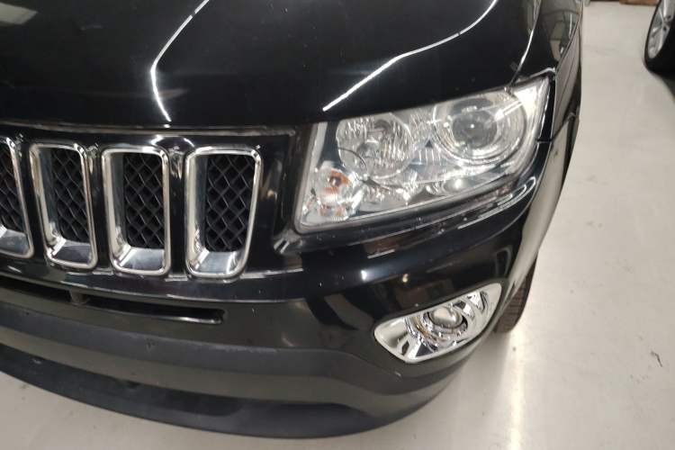 Used Jeep Compass 2013 2.0L two-wheel drive sport version